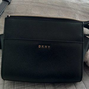 NEW SMALL DKNY CROSSBODY HANDBAG - BLACK LEATHER - 6L X 7W X 3D